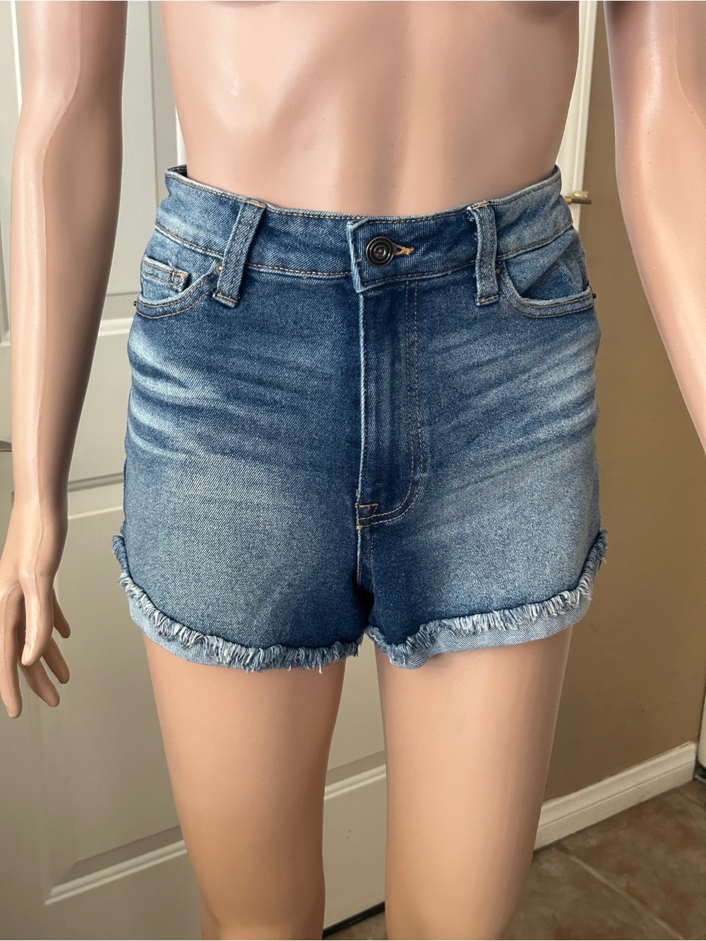 NWT Celebrity Pink The Deb Denim Shorts - Blue size 3/26